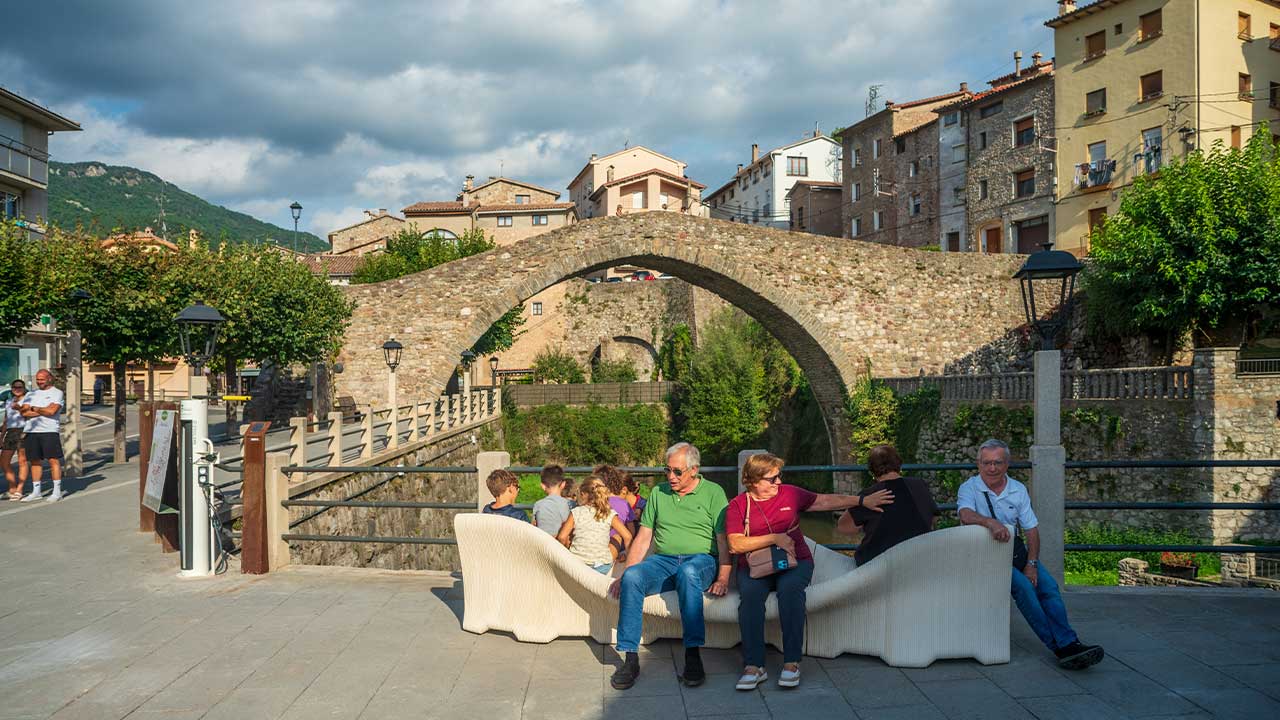 Inauguración del banco del concurso FormART3D en La Pobla de Lillet